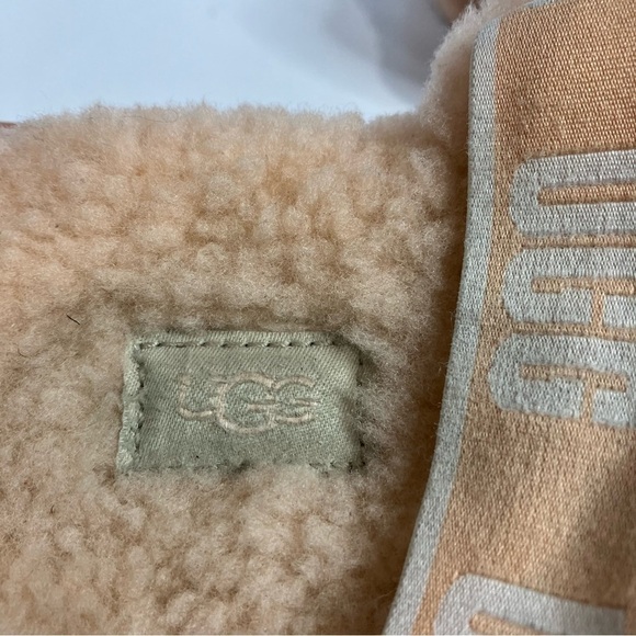UGG Fluff Yeah platform slippers light peach size 11โ - Picture 6 of 10